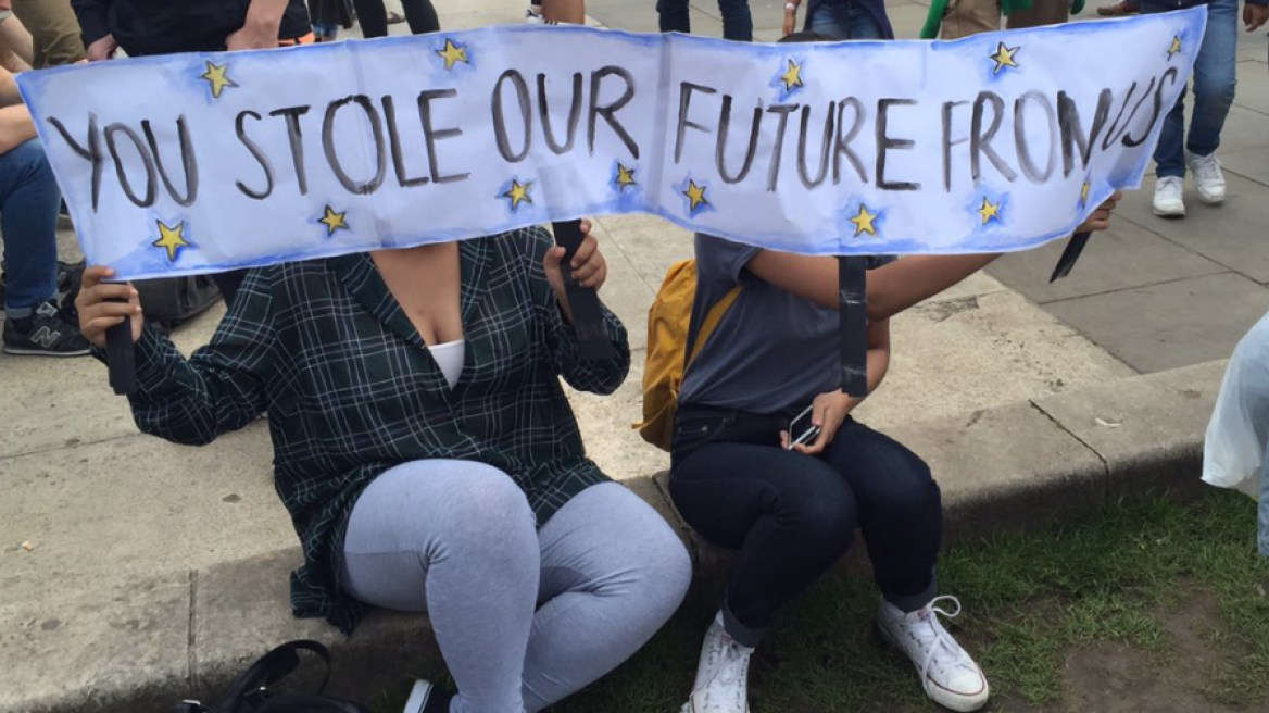 Διαδήλωση για το Brexit έξω από το βρετανικό κοινοβούλιο: «Κλέψατε το μέλλον μας»